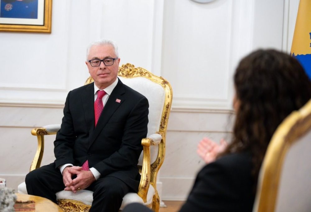 Harry Bajraktari ka mohuar kategorikisht se po lobon kundër Vjosa Osmanit dhe ka konfirmuar mbështetjen për mandatin e saj të dytë.