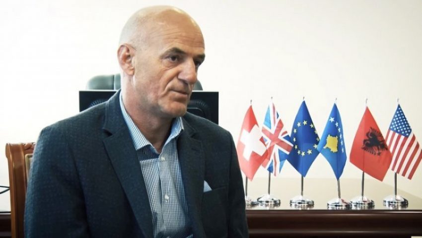 Serbia forcon ushtritë pranë kufirit me Kosovën, shqetësime për aleancat dhe armatimin