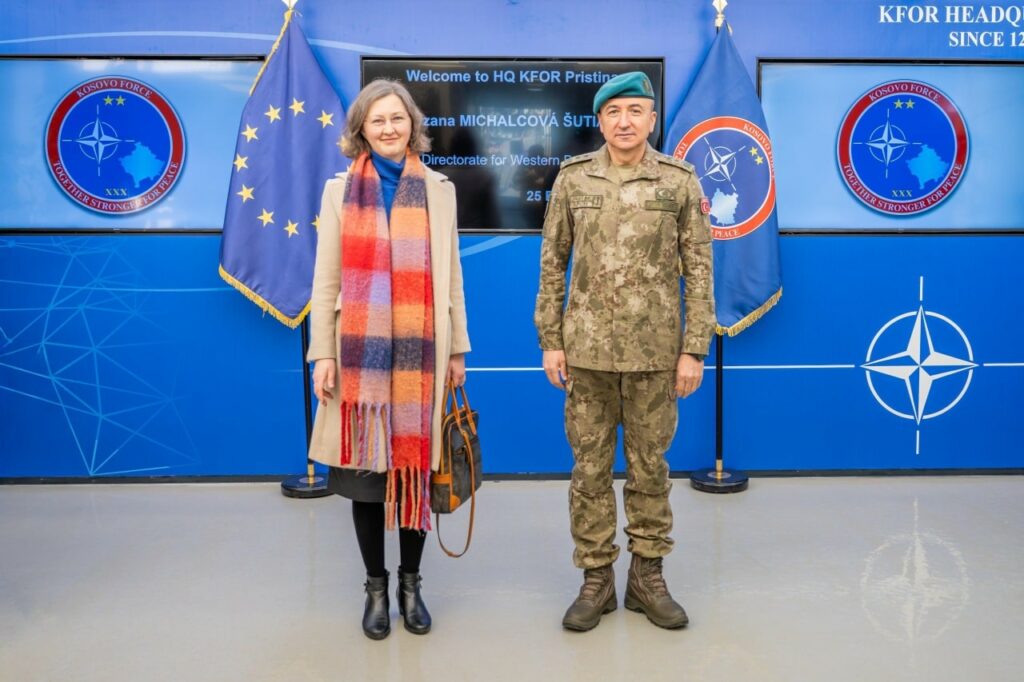 Komandanti i KFOR-it diskuton situatën e sigurisë në Kosovë me përfaqësuesen e EEAS-it