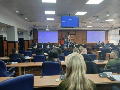 Përplasje mes PDK dhe LVV për Komitetin e Politikës dhe Financave në Prishtinë