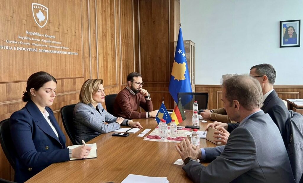 Kusari-Lila nënshkruan kërkesën për përshpejtimin e miratimit të Projektligjit për Inovacion dhe Ndërmarrësi.