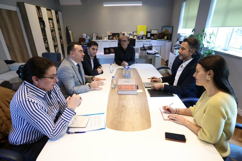 Përparim Rama dhe Oda Ekonomike diskutojnë bashkëpunimin për zhvillim ekonomik