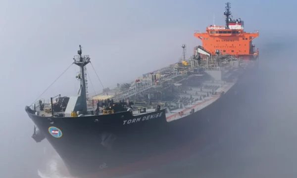 Çmimet e naftës shkojnë mbi 100 dollarë për fuçinë për shkak të konfliktit SHBA-Izrael-Iran