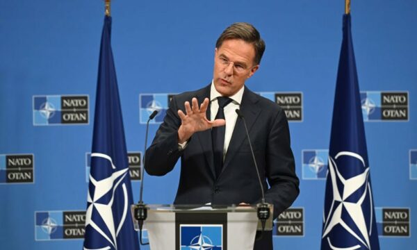 Rutte kërkon rihapjen e Ngushticës së Hormuzit, shmang komentet për rolin e SHBA-së në NATO