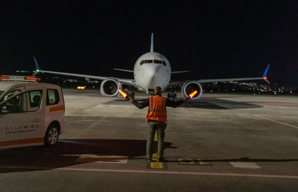 Evakuohen 11 kosovarë nga Dubai, mbërrijnë në Shkup në kuadër të luftës në Lindjen e Mesme