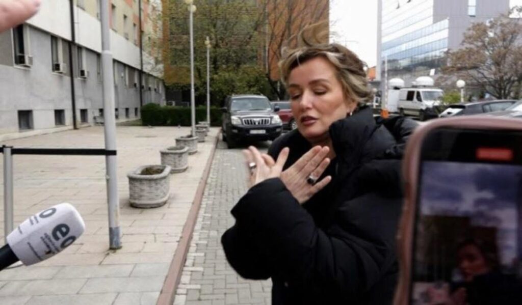 Adriana Matoshi kritikon ashpër Vjosa Osmanin dhe ndalon komentet në postim