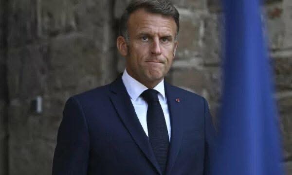 Macron i kërkon Iranit të ndalë sulmet dhe të hapë Ngushticën e Hormuzit