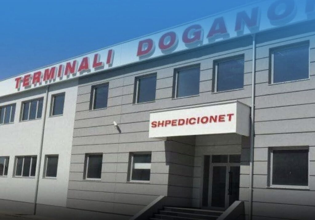 Dogana e Kosovës prezanton sistemin “deklarimi para arritjes” për lehtësimin e tregtisë