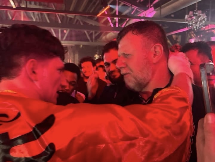 Ermal Krasniqi fiton me nder dhe flamur mbi supe, mesazh nga daja Besnik Avdija