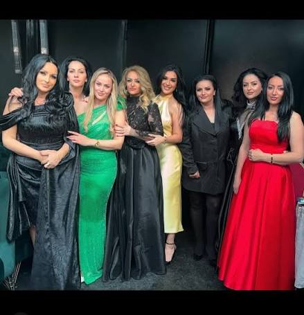 Vdekja e babait të motrave Mustafa trondit familjen