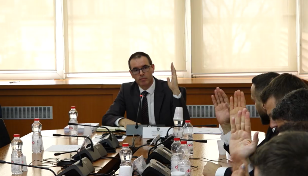 Komisioni për Buxhet miraton projektligjin për ratifikimin e marrëveshjes së kredisë me Fondin Saudit për Zhvillim për rrugën Prishtinë-Mitrovicë.