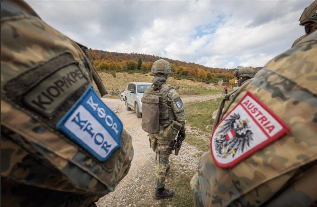 NATO kundërshton pretendimet ruse: Prania ndërkombëtare sjell stabilitet në Ballkan