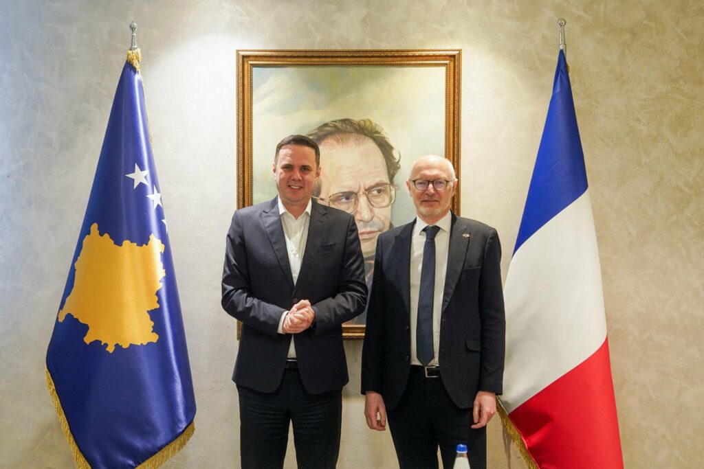 Abdixhiku diskuton me ambasadorin francez për stabilitetin dhe çështjen e presidentit