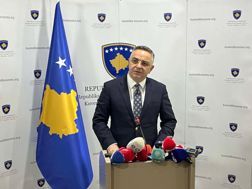 AAK refuzon takimet ‘një me një’ për presidentin, kërkon tryezë diskutimi