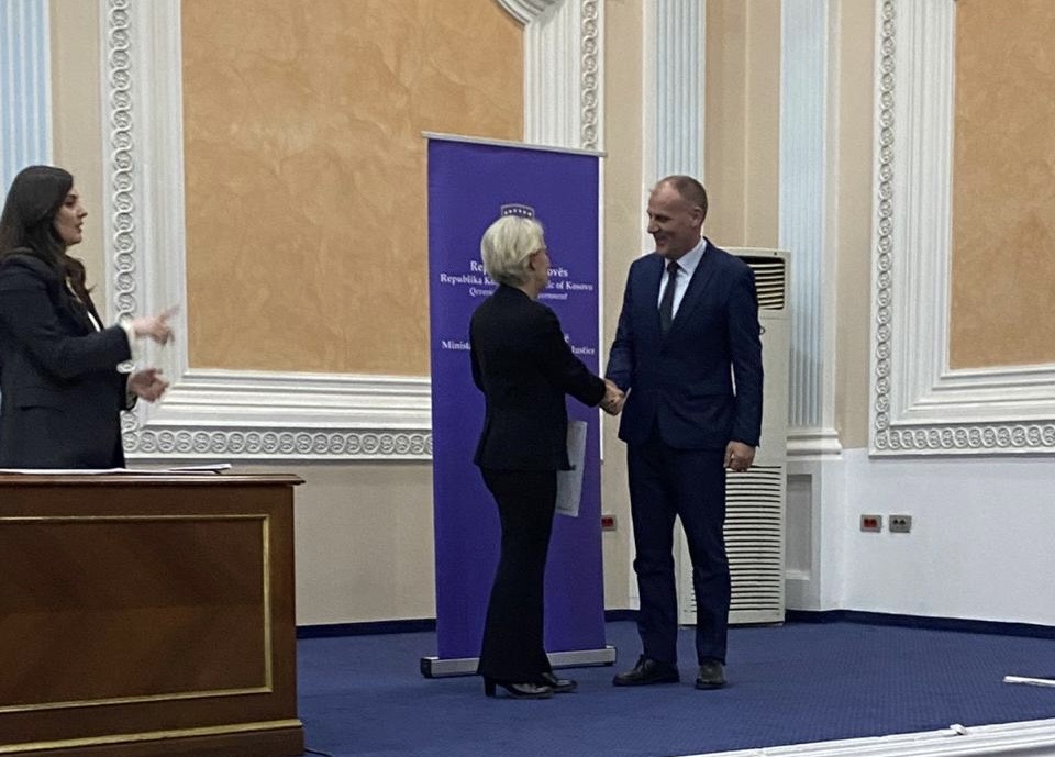 Certifikohen 168 ekspertë të rinj për sistemin e drejtësisë në Kosovë.