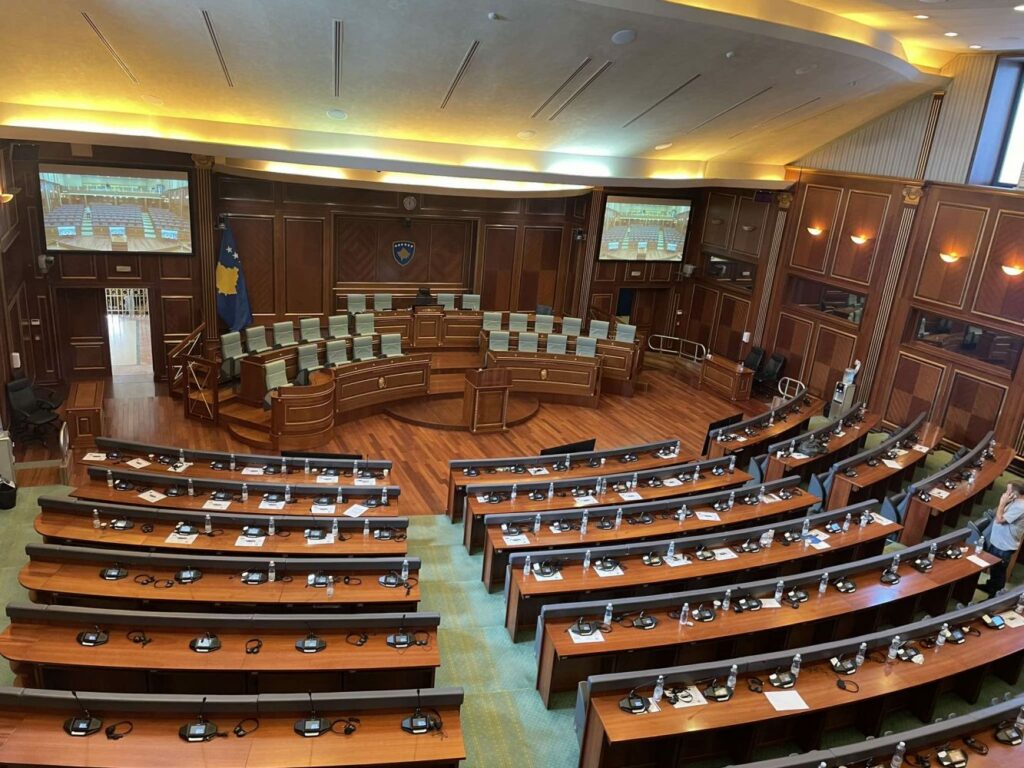 Kriza politike në Kosovë: Kuvendi i pezulluar dhe pasojat e thella