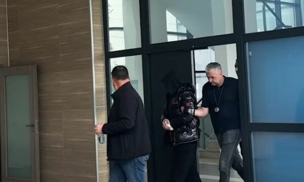 Fatmir Shehollit i vazhdohet paraburgimi edhe për dy muaj deri më 8 maj 2026.