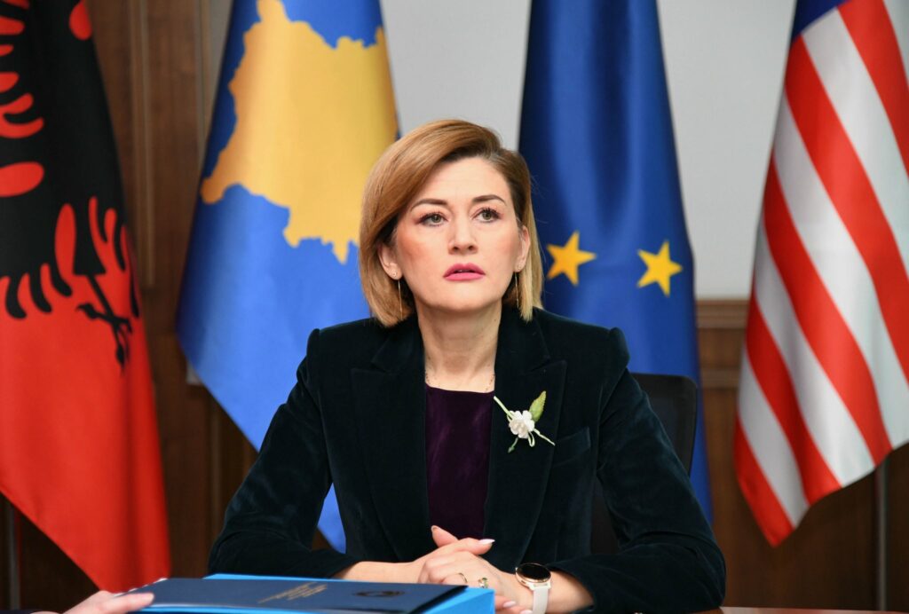 Inspektorati i Tregut ka shqiptuar gjoba dhe kërcënuar me tërheqjen e licencës dy kompanive që shkelën kufirin e marzhës së fitimit.