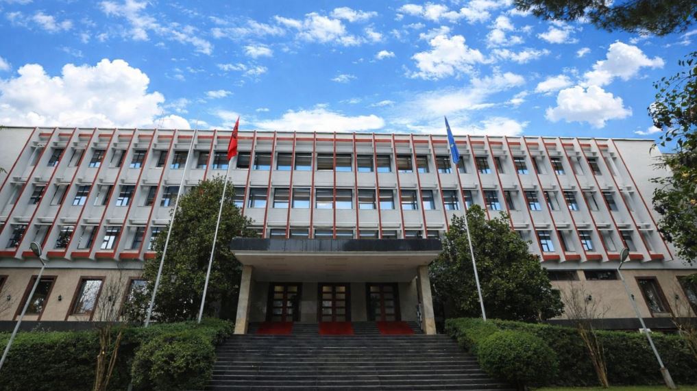 Ministria e Jashtme paralajmëron shqiptarët: Shmangni udhëtimet në Lindjen e Mesme për shkak të tensioneve