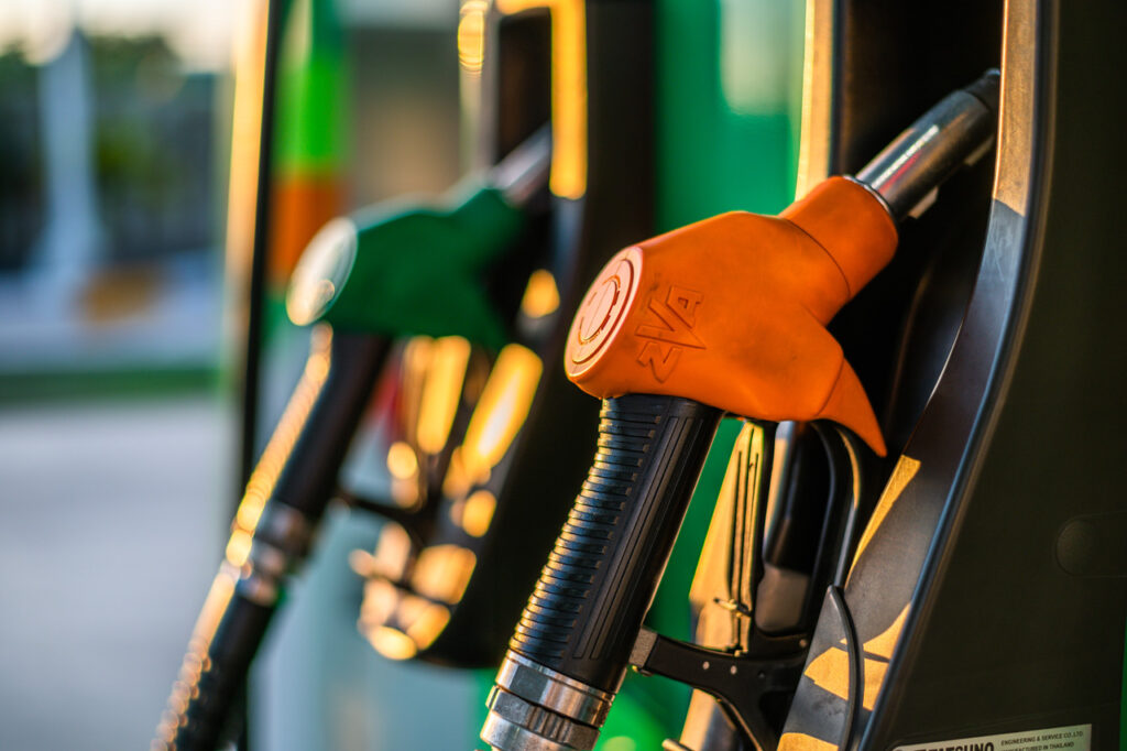 Opozita kërkon ulje të TVSH-së dhe akcizës për të zbutur çmimet e naftës