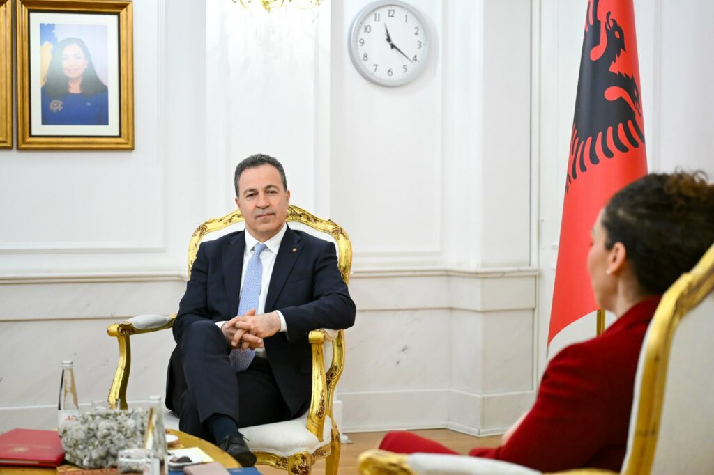 Niko Peleshi takohet sot në Kosovë edhe me kryeministrin Albin Kurti dhe presidenten Vjosa Osmani.