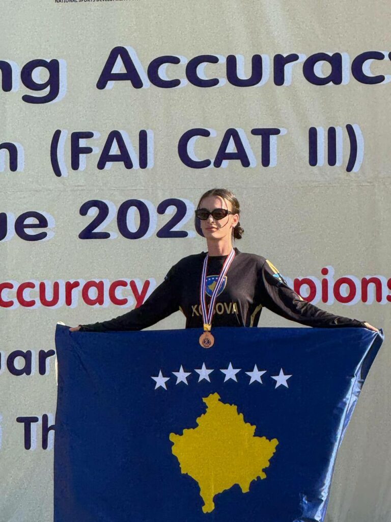 Lisjeta Thaqi shpallet kampione botërore në paragllajd, duke vendosur Kosovën në krye të sportit ndërkombëtar.