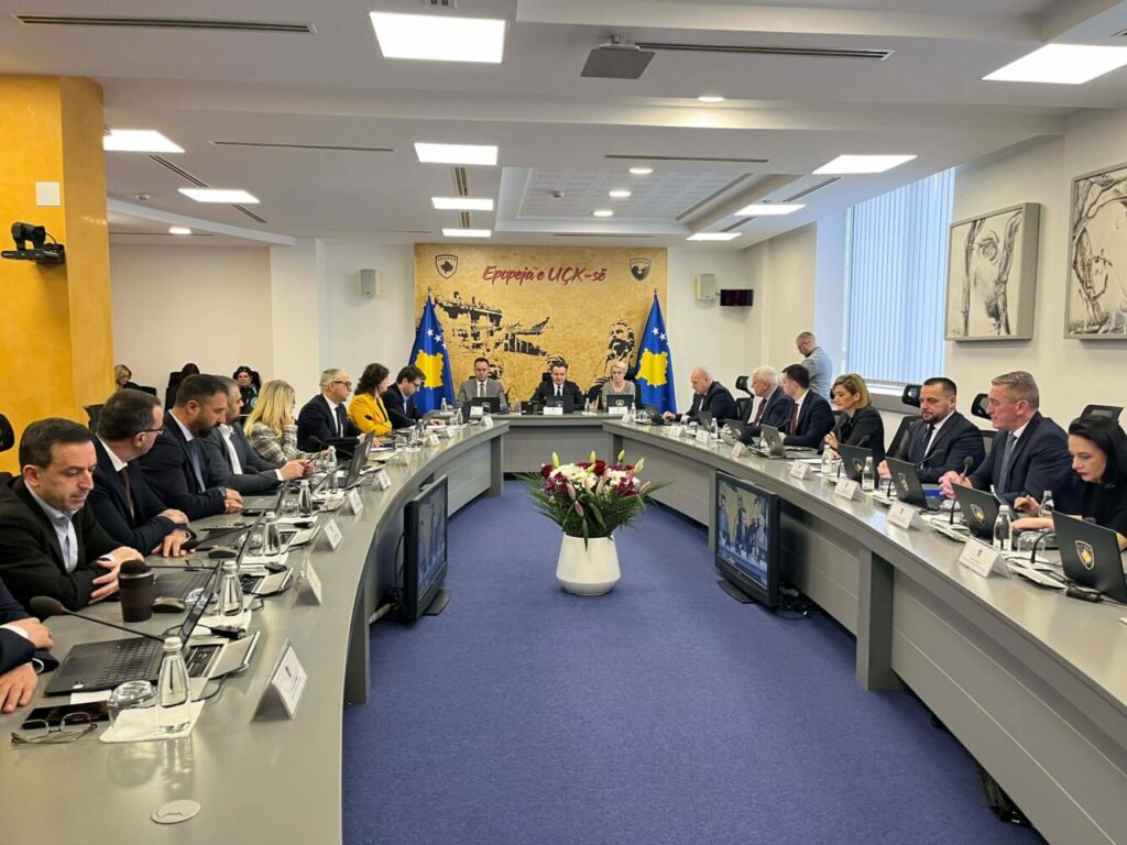 Qeveria ndan mbi 385 mijë euro për specializantët shqiptarë nga Lugina dhe Mali i Zi