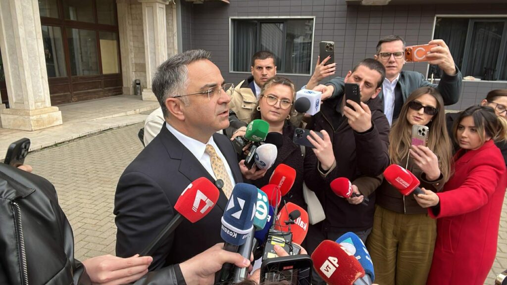 Kriza politike në Kosovë për zgjedhjen e presidentit, Tahiri kritikon VV-në