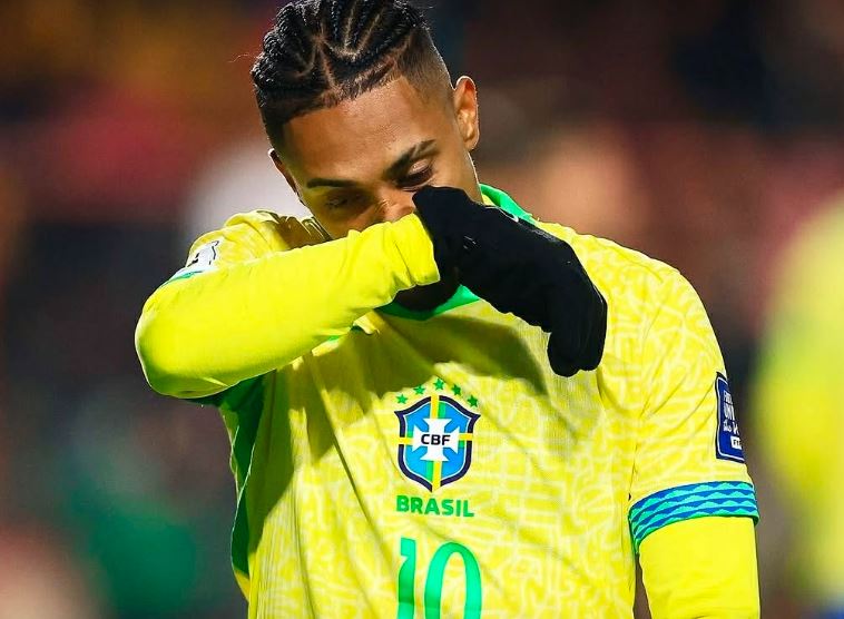 Raphinha u zëvendësua në pjesën e parë të ndeshjes me Francën për shkak të një dëmtimi muskulor në kofshën e djathtë.