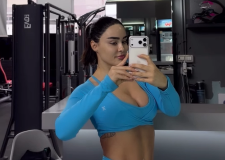 Xhensila Myrtezaj mahnit me trupin e tonifikuar pas dy lindjeve