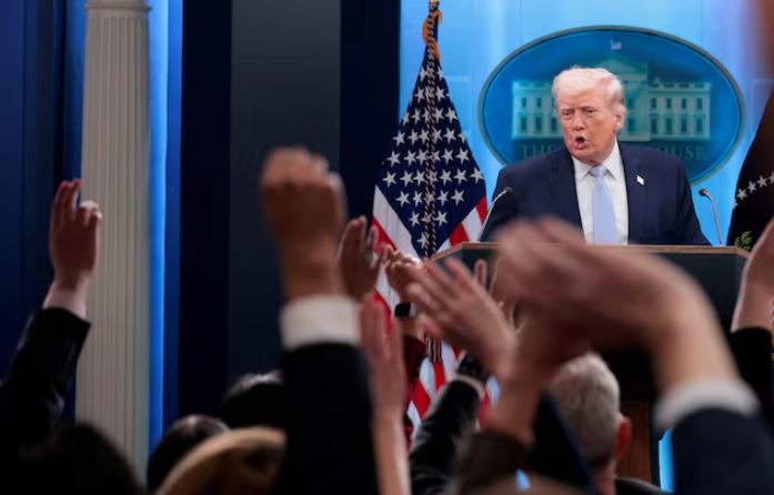 Trump kërcënon me tarifa 50% vendet që furnizojnë Iranin me armë