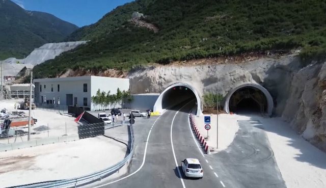 Tuneli i Llogarasë nis tarifimin këtë muaj me tarifa të përcaktuara për kategori mjetesh dhe po përfundojnë testimet e sistemit të pagesave.