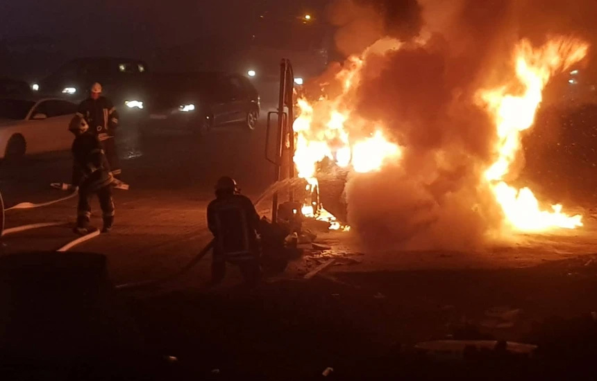 Digjet një veturë në Veternik, zjarri lokalizohet shpejt