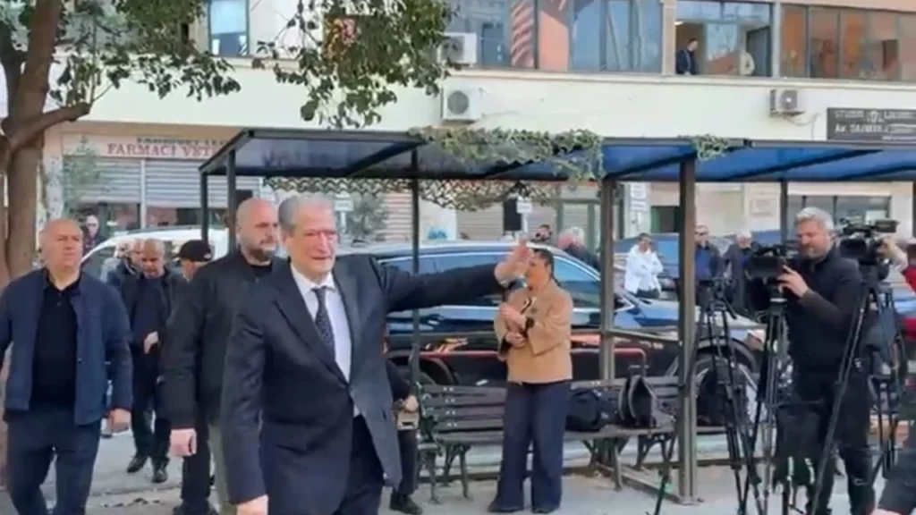 Sali Berisha paraqitet në SPAK për dosjen “Partizani” dhe mbështetet nga simpatizantët