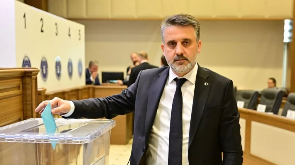 Shahin Biba zgjidhet kryetar i bashkisë së Bursës me 61 vota në raundin e tretë pas arrestimit të paraardhësit të tij.