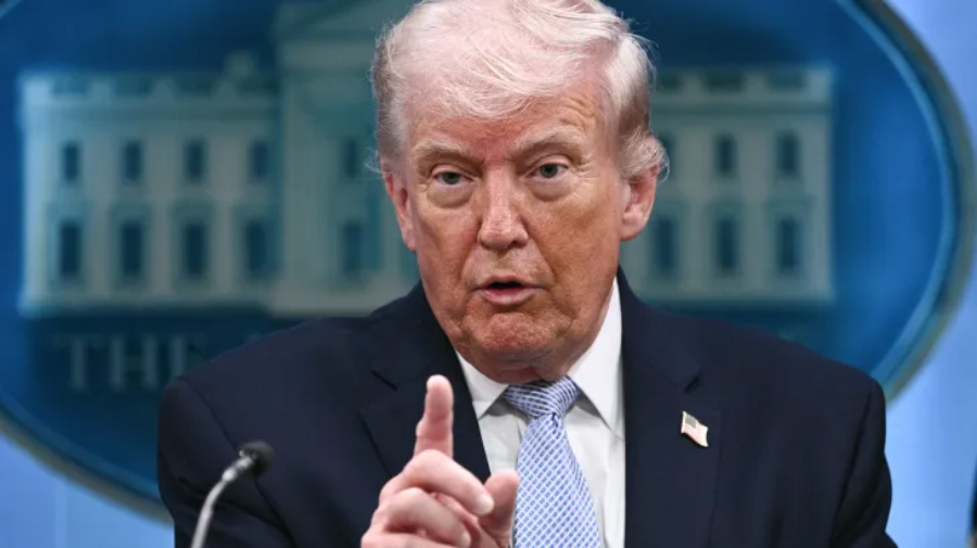 Trump paralajmëron dhe bashkëpunon me Iranin për uraniumin e pasuruar