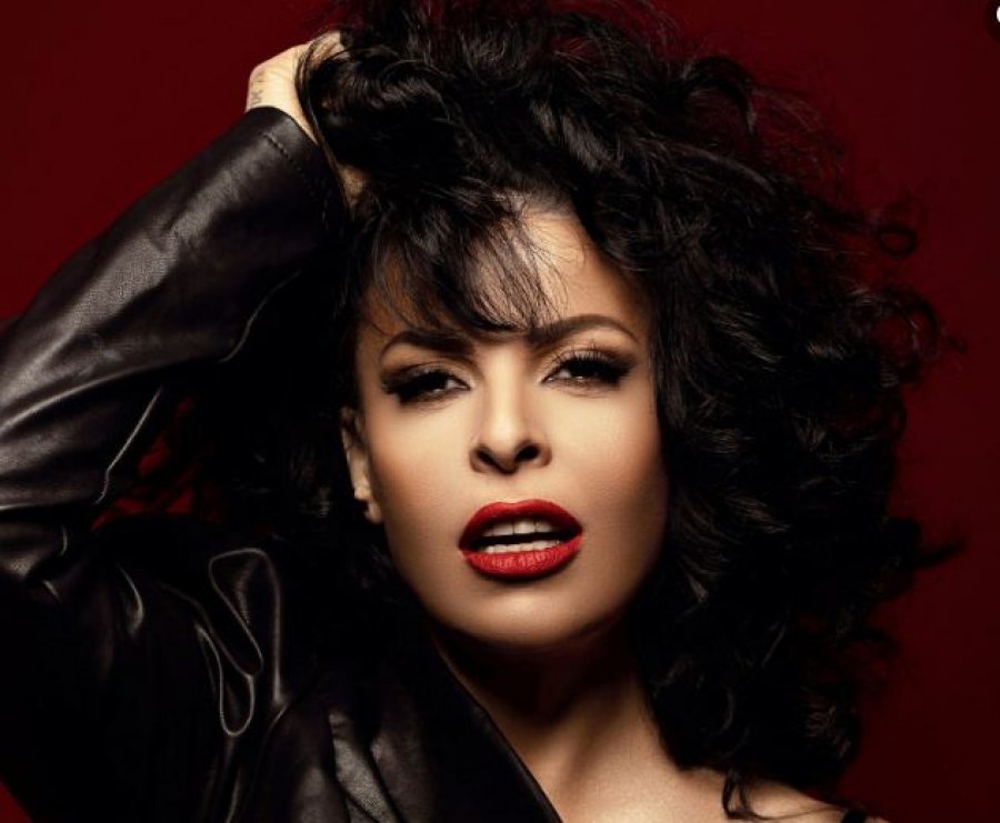 Aurela Gaçe kritikon përdorimin e playback-ut në koncertet shqiptare