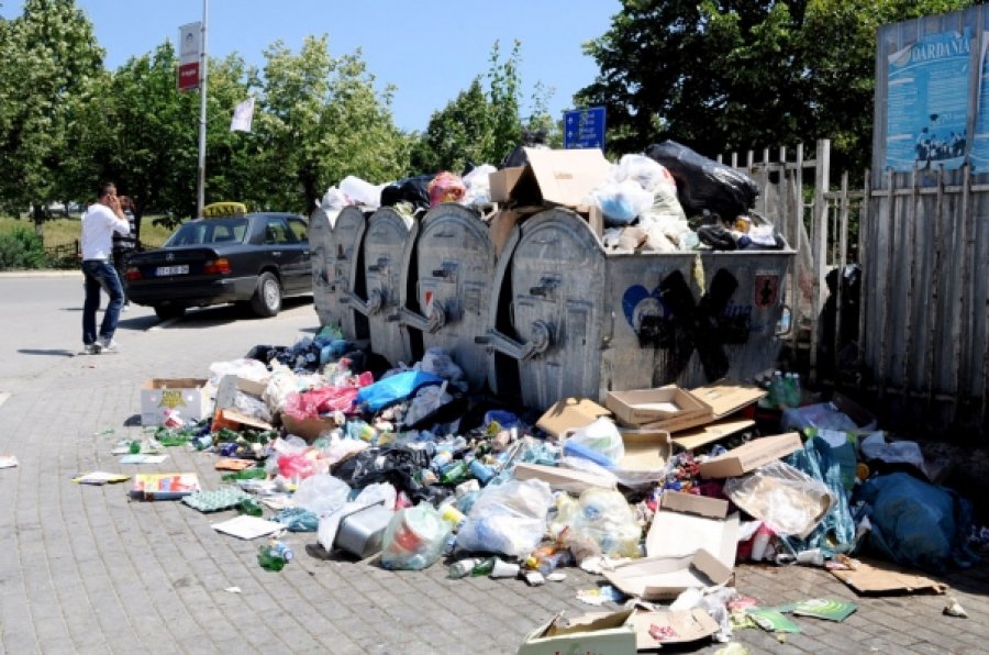 Dy gjoba prej 200 euro për hedhje të parregullt të mbeturinave në kryeqytet