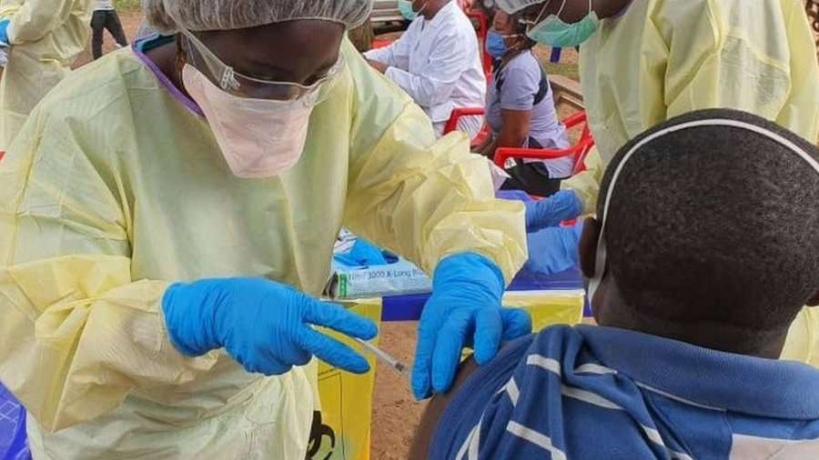 Austria ka karantinuar një të ri me simptoma të dyshuara të Ebolës pas udhëtimit në Ugandë.