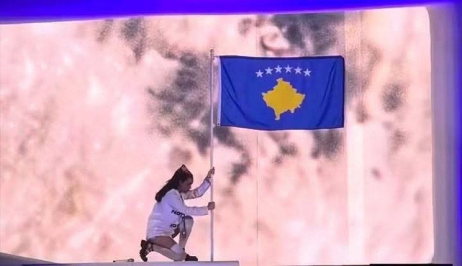 Flamuri i Kosovës në skenë ndërkombëtare dhe polemikat që ndezi