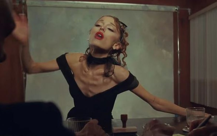 Ariana Grande dhe videoklipi që ndezi debat për pamjen e saj