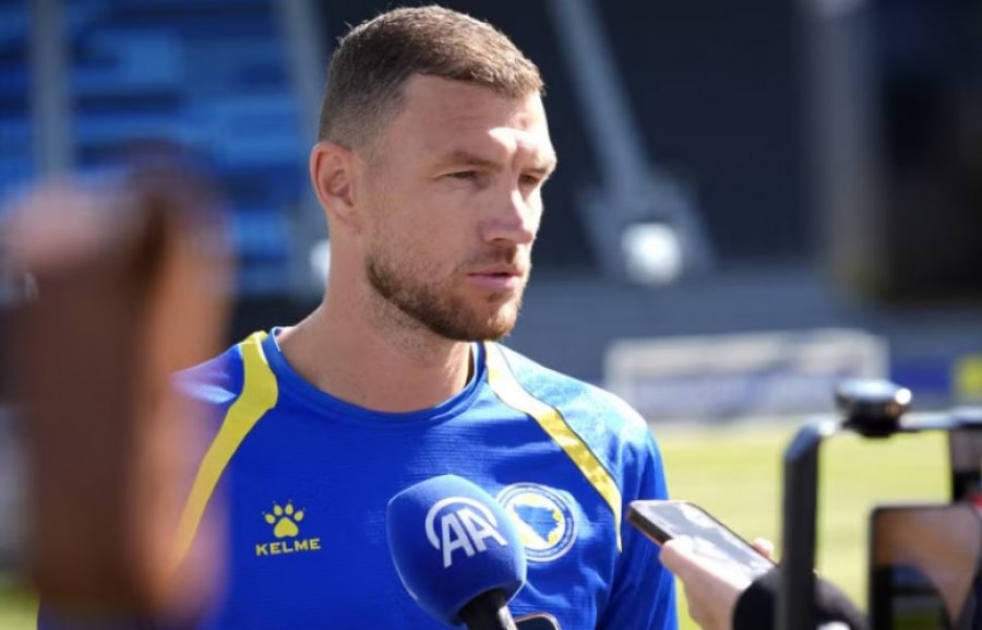 Edin Dzeko ka firmosur kontratë të re njëvjeçare me Schalke 04.