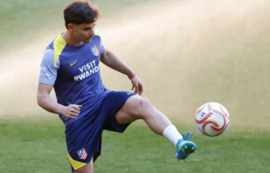 Julian Alvarez rifillon stërvitjet me Atleticon pavarësisht dëshirës për largim