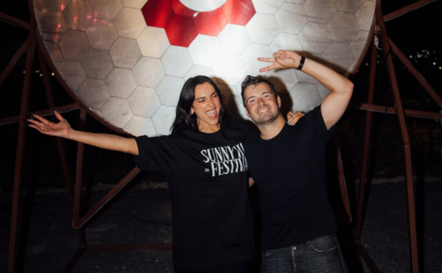 Martin Garrix falënderon familjen Lipa pas një fundjave të ngarkuar me koncerte në Sunny Hill dhe më gjerë