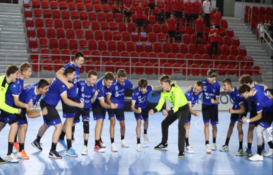 Kosova U18 triumfon ndaj Britanisë së Madhe në hendboll me një ndeshje të fortë