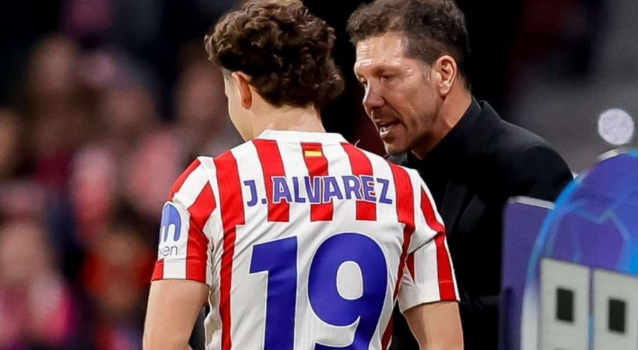 Atletico Madrid refuzon ofertën përfundimtare të Barcelonës prej rreth 130 milionë eurosh për Julian Alvarezin.