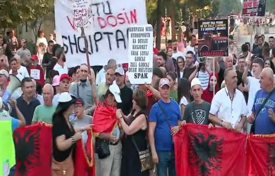 Protesta e 74-të në Tiranë: Zëri i qytetarëve kundër qeverisë vazhdon të dëgjohet