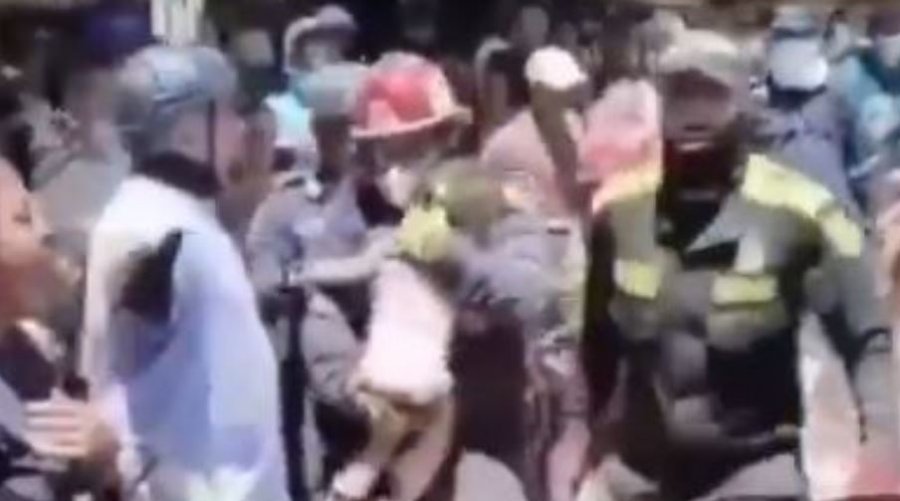 Vajza 3-vjeçare shpëton pas më shumë se 100 orësh nën rrënoja në Kolumbi