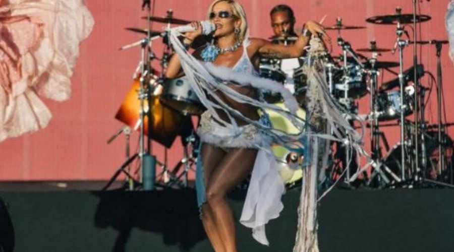 Rita Ora ndez skenën e BitterSweet Festival në Poloni me një performancë magjike