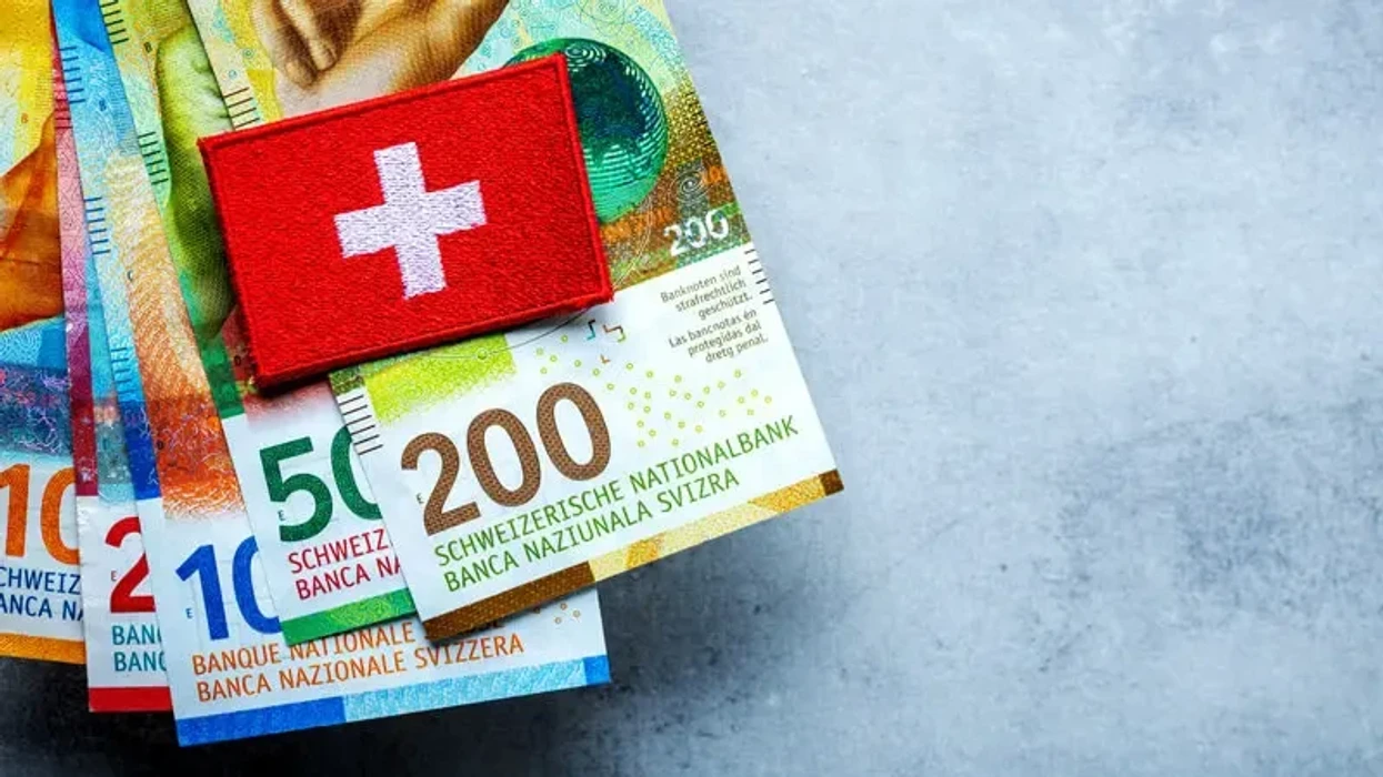 Rritja e pagave në Zvicër sfidon krizën globale dhe tensionet ndërkombëtare